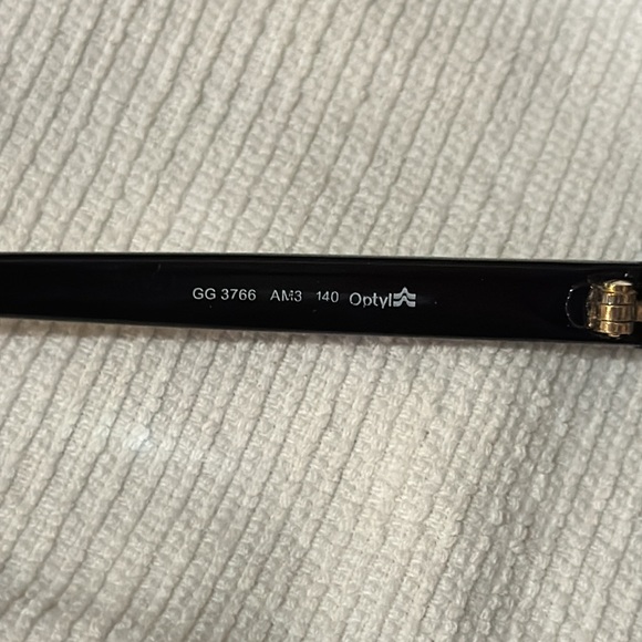 Gucci eyeglasses with Gucci eyeglasses case. Excellent condition. Black and gold - Picture 5 of 12